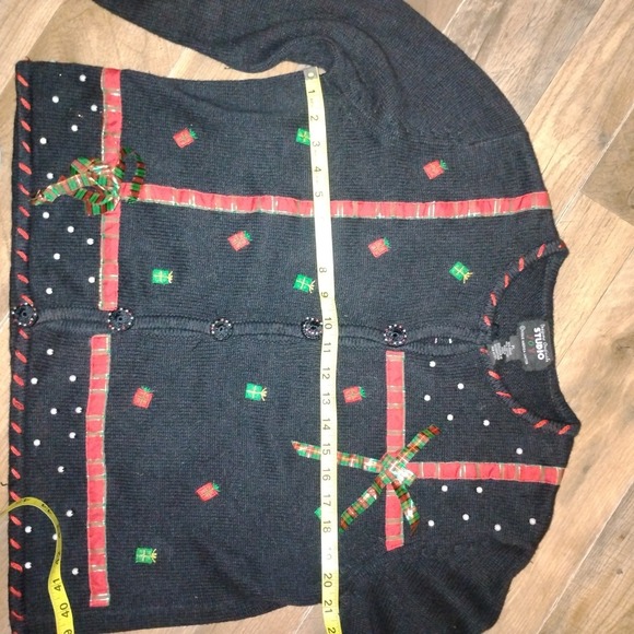 Studio Christmas Cardigan Sweater Petite Women PL Presents, Gifts, Bow - Picture 15 of 16